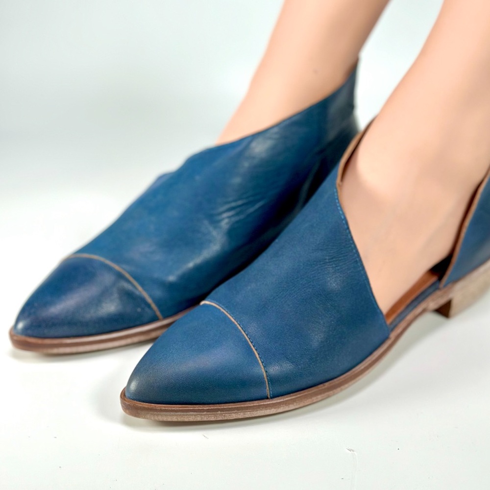Free People Royale Flat Leather Cut Out Shoe in Indigo - Picture 7 of 16